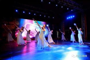 成人魔术道具晚会表演视频