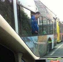 成人乘公交车视频