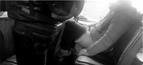 成人乘公交车视频