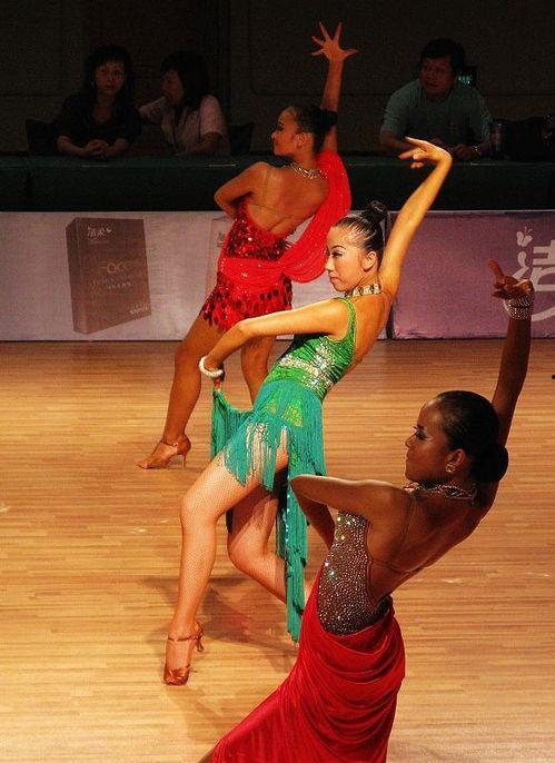 成人拉丁舞蹈直播间视频,成人拉丁舞蹈直播间精彩瞬间回顾