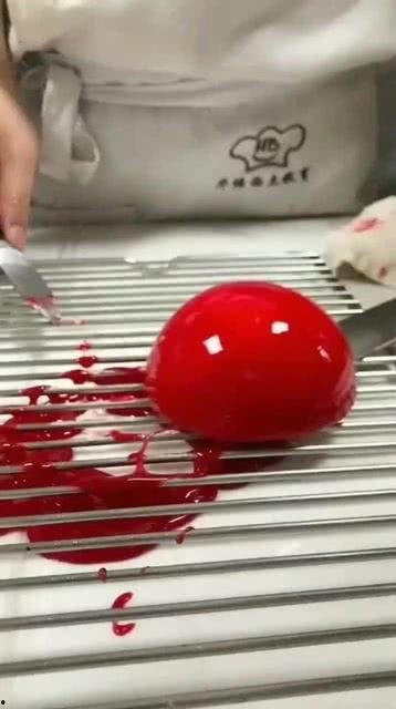 蛋糕变成人的样子视频,魔法般的视觉奇遇